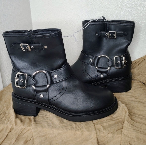Universal Thread Shoes - Universal Thread Women's Connor Harness Black Buckle Ankle Boots Sz 8 MemoryFoam